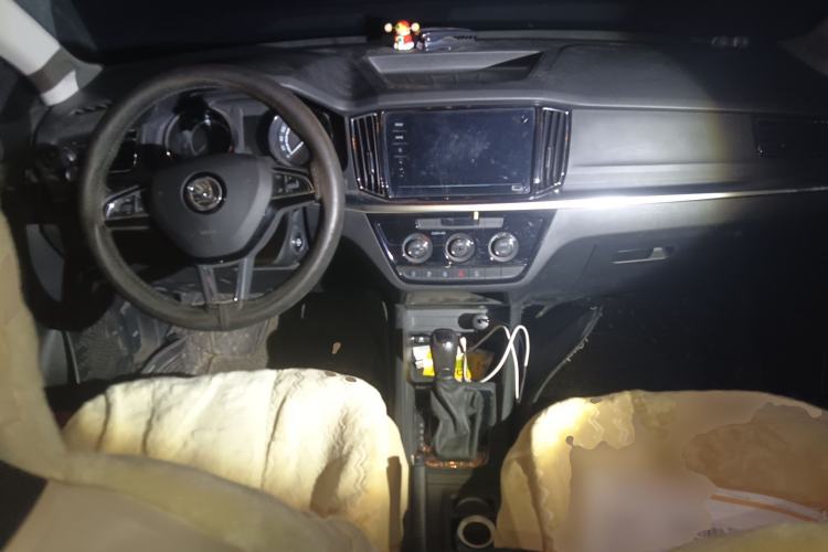 Used Skoda Kamiq 2021 1.5L Automatic Comfort Edition Center Console