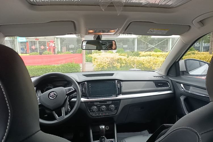 Used Skoda Kamiq 2021 1.5L Automatic Comfort Edition Center Console