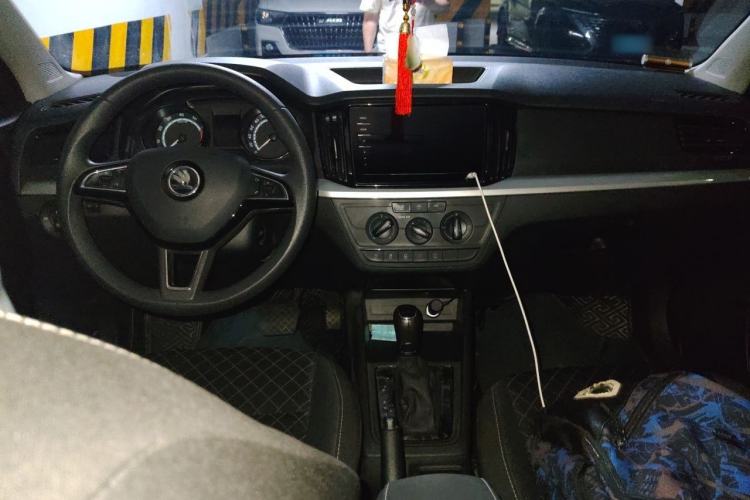 Used Skoda Kamiq 2021 1.5L Automatic Standard Edition Center Console