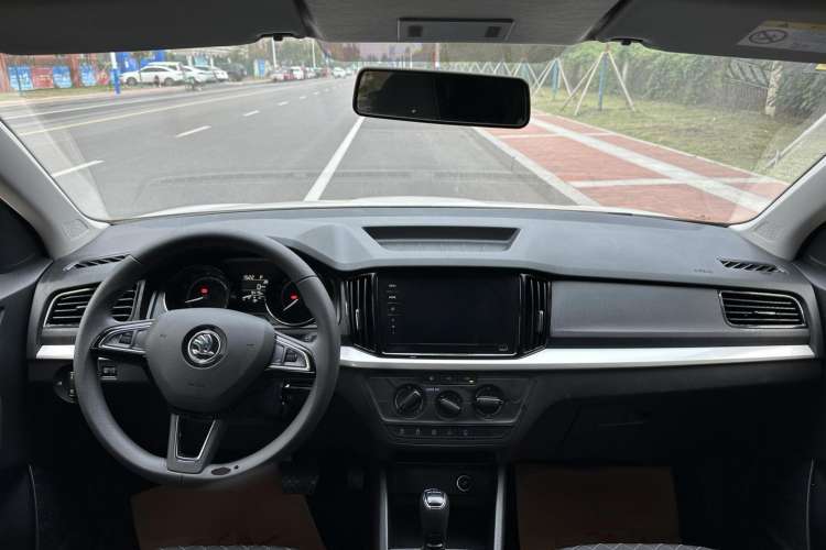 Used Skoda Kamiq 2021 1.5L Automatic Standard Edition Center Console