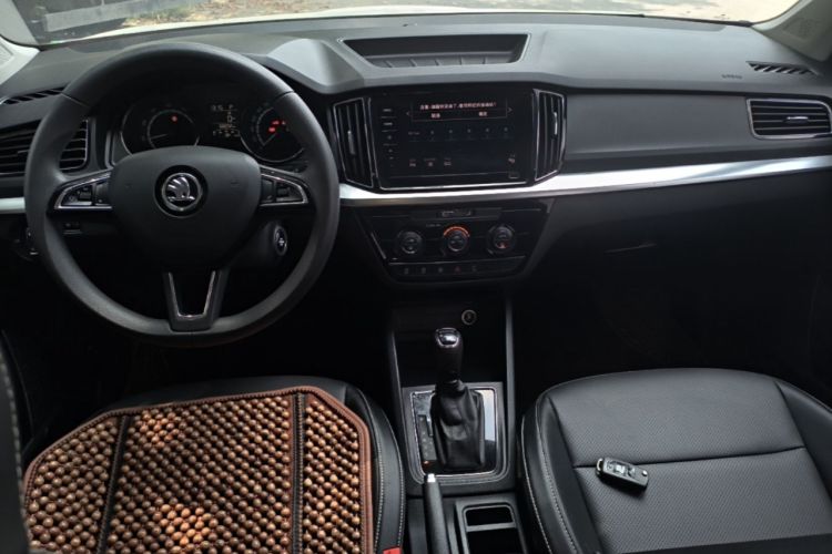 Used Skoda Kamiq 2021 1.5L Automatic Comfort Edition Center Console