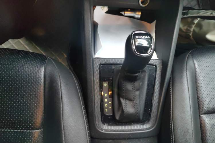 Used Skoda Kamiq 2021 1.5L Automatic Standard Edition Gear Lever