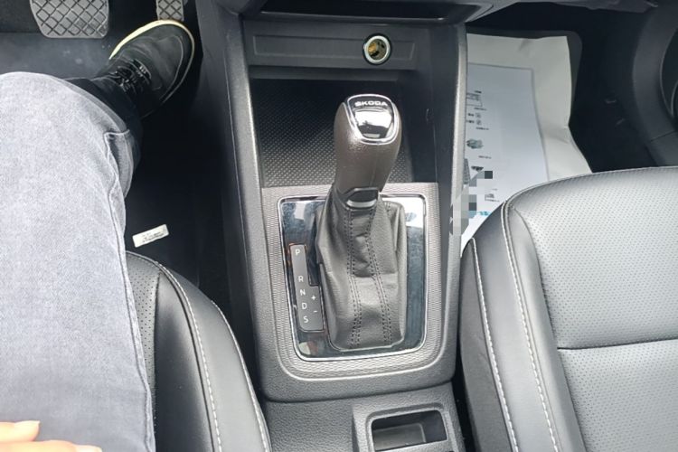 Used Skoda Kamiq 2021 1.5L Automatic Comfort Edition Gear Lever