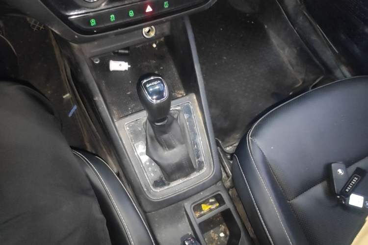Used Skoda Kamiq 2021 1.5L Automatic Comfort Edition Gear Lever