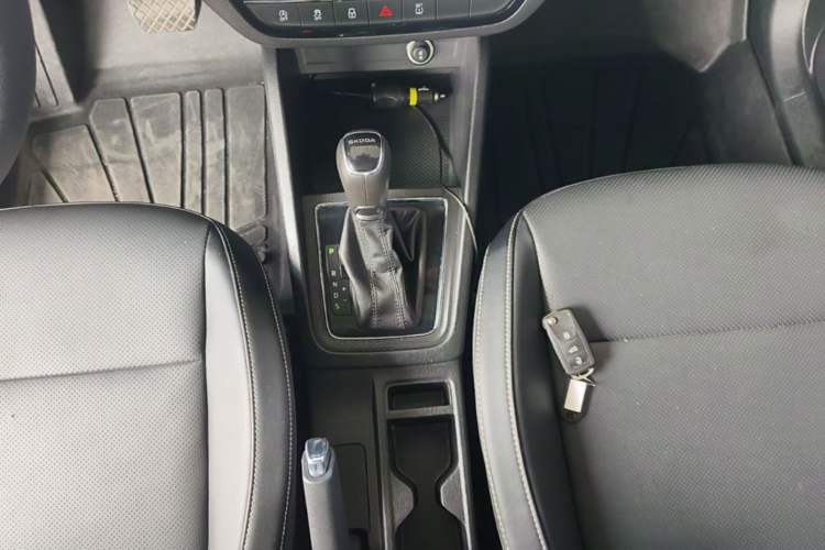 Used Skoda Kamiq 2021 1.5L Automatic Comfort Edition Gear Lever