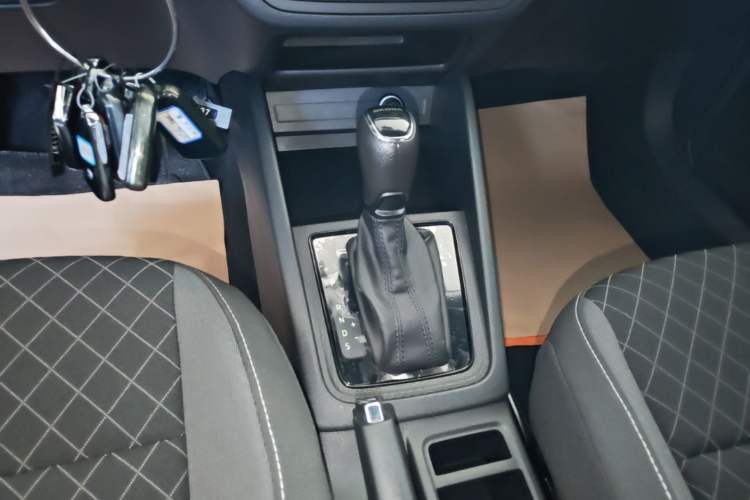 Used Skoda Kamiq 2021 1.5L Automatic Standard Edition Gear Lever