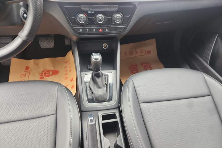 Used Skoda Kamiq 2021 1.5L Automatic Comfort Edition Gear Lever