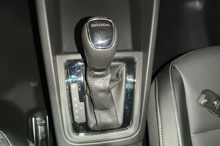 Used Skoda Kamiq 2021 1.5L Automatic Comfort Edition Gear Lever