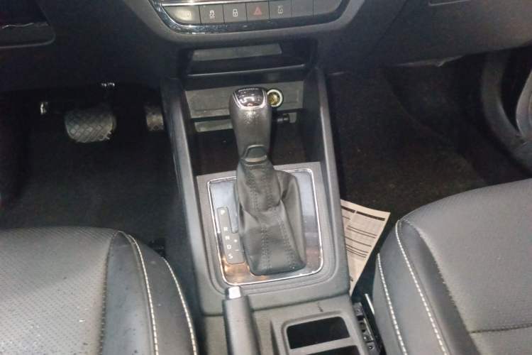 Used Skoda Kamiq 2021 1.5L Automatic Comfort Edition Gear Lever