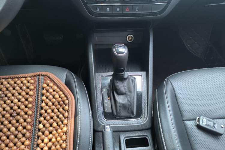 Used Skoda Kamiq 2021 1.5L Automatic Comfort Edition Gear Lever