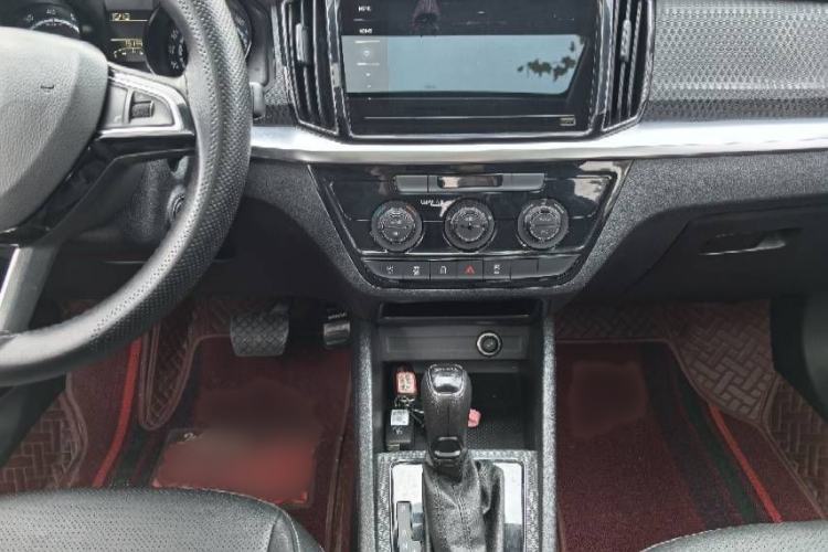 Used Skoda Kamiq 2021 1.5L Automatic Comfort Edition Interior 3