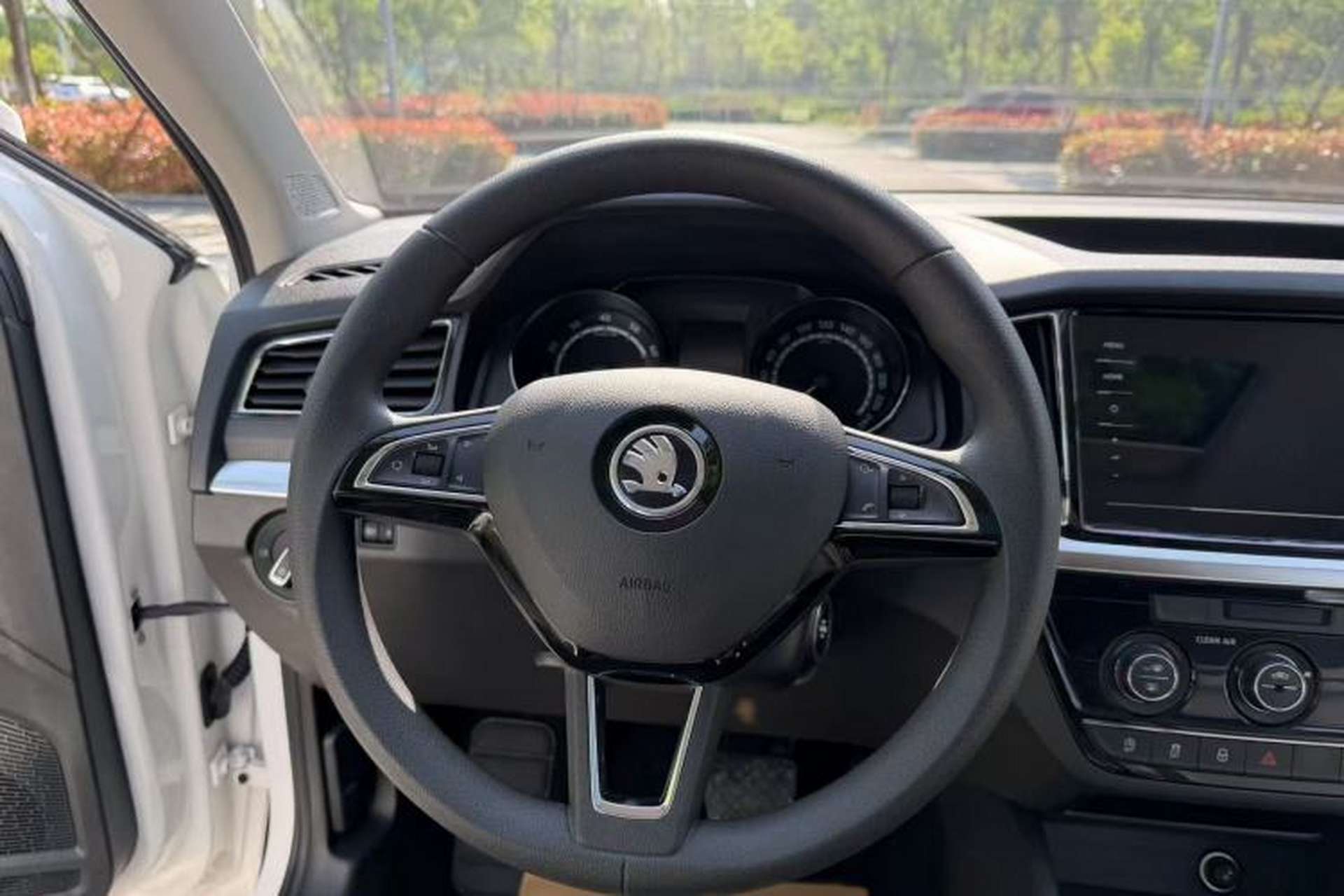 Used Skoda Kamiq 2021 1.5L Automatic Comfort Edition Interior 4