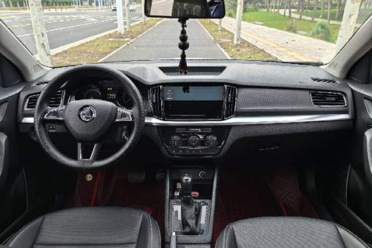 Used Skoda Kamiq 2021 1.5L Automatic Comfort Edition Interior 4
