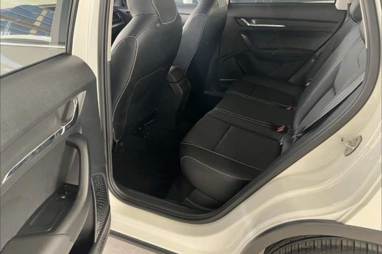 Used Skoda Kamiq 2021 1.5L Automatic Comfort Edition Interior 5