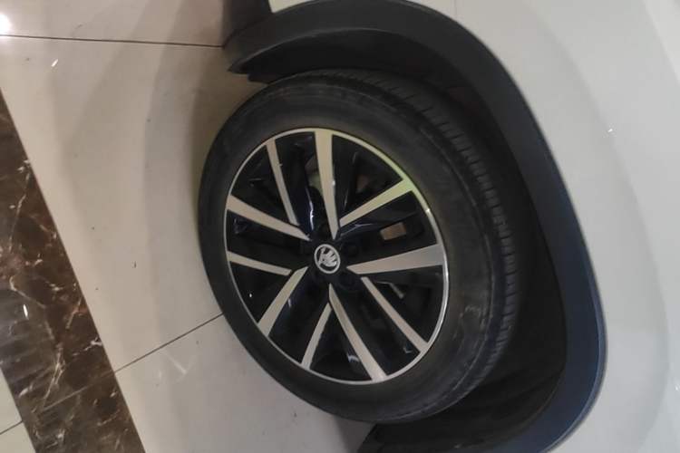 Used Skoda Kamiq 2021 1.5L Automatic Comfort Edition Left Front Wheel Hub
