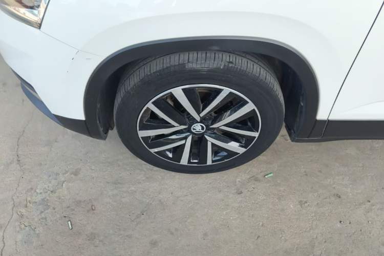 Used Skoda Kamiq 2021 1.5L Automatic Comfort Edition Left Front Wheel Hub