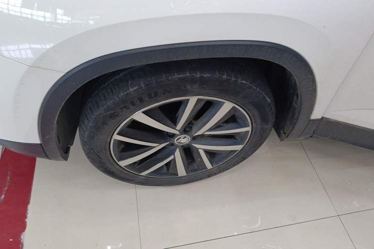 Used Skoda Kamiq 2021 1.5L Automatic Comfort Edition Left Front Wheel Hub