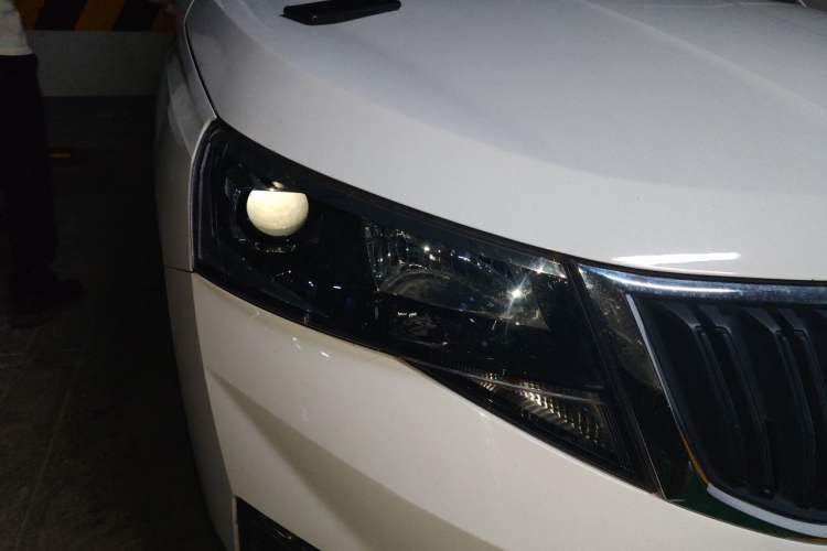 Used Skoda Kamiq 2021 1.5L Automatic Standard Edition Right Front Headlight