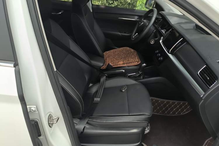 Used Skoda Kamiq 2021 1.5L Automatic Comfort Edition Right Front Seat