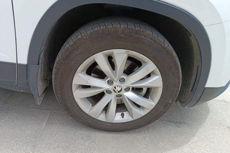 Used Skoda Kamiq 2021 1.5L Manual Standard Edition Right Front Wheel Hub
