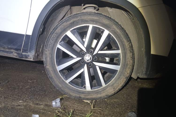 Used Skoda Kamiq 2021 1.5L Automatic Comfort Edition Right Front Wheel Hub