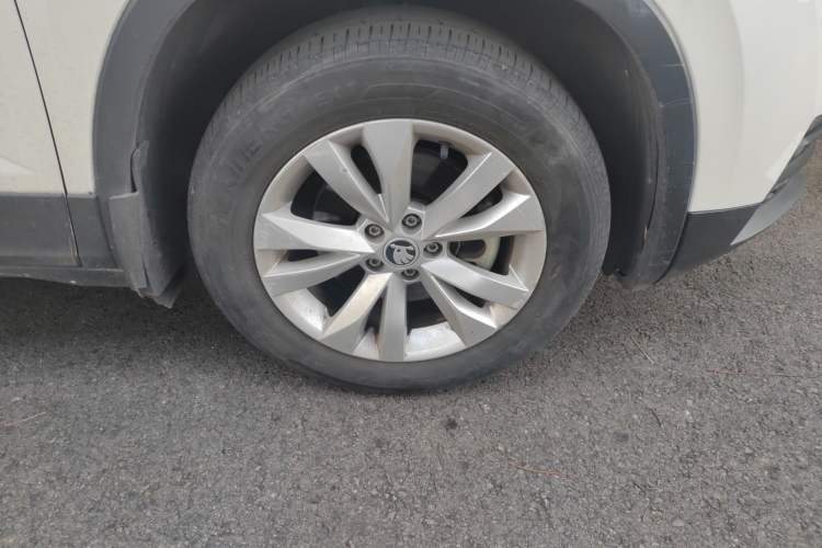 Used Skoda Kamiq 2021 1.5L Automatic Standard Edition Right Front Wheel Hub