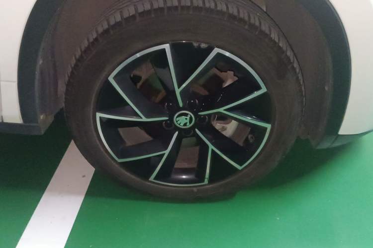 Used Skoda Kamiq 2021 GT 1.5L Automatic Flagship Edition Right Front Wheel Hub