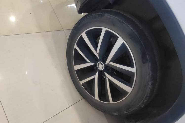 Used Skoda Kamiq 2021 1.5L Automatic Comfort Edition Right Rear Wheel Hub