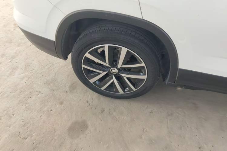Used Skoda Kamiq 2021 1.5L Automatic Comfort Edition Right Rear Wheel Hub