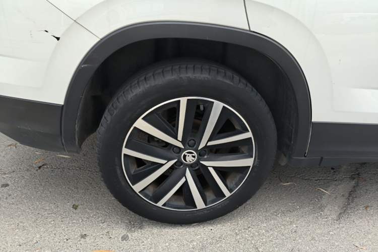 Used Skoda Kamiq 2021 1.5L Automatic Comfort Edition Right Rear Wheel Hub