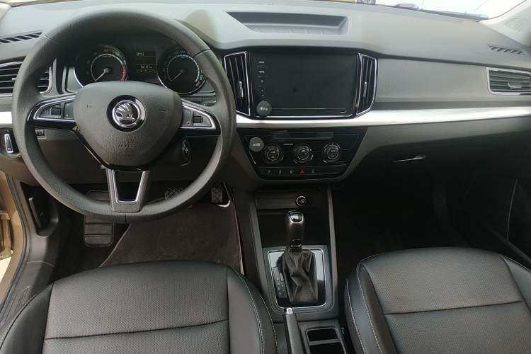 Used Skoda Kamiq 2021 1.5L Automatic Comfort Edition Center Console