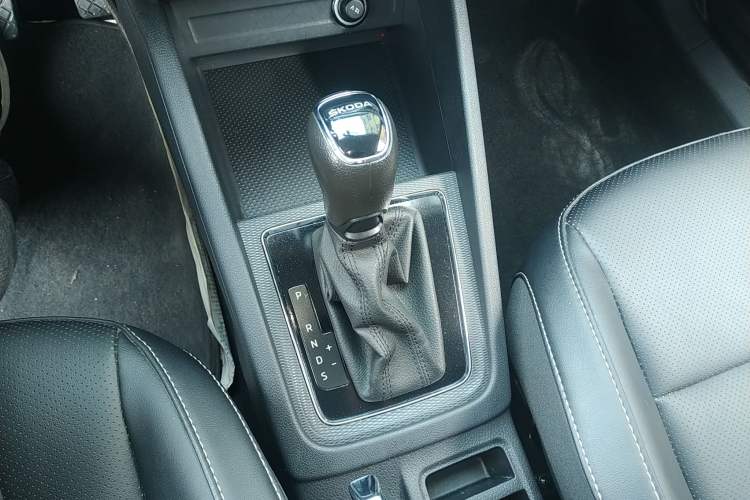 Used Skoda Kamiq 2021 1.5L Automatic Comfort Edition Gear Lever