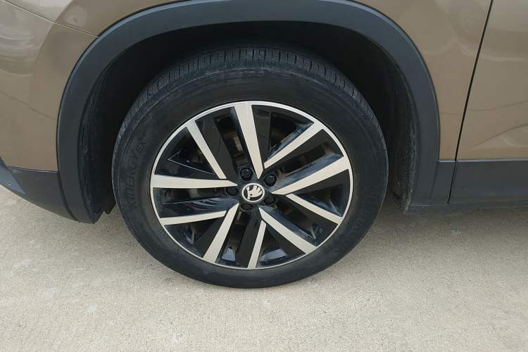 Used Skoda Kamiq 2021 1.5L Automatic Comfort Edition Left Front Wheel Hub