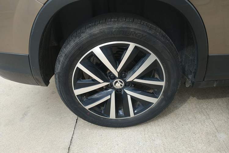 Used Skoda Kamiq 2021 1.5L Automatic Comfort Edition Right Rear Wheel Hub