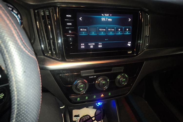 Used Skoda Kamiq 2022 1.5L Automatic Comfort Edition Audio And AC Panel
