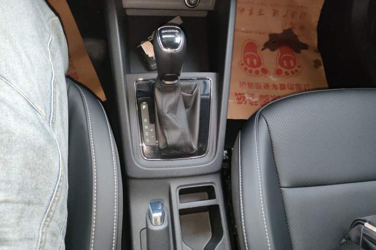 Used Skoda Kamiq 2022 1.5L Automatic Comfort Edition Gear Lever