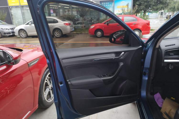 Used Skoda Kamiq 2022 1.5L Automatic Comfort Edition Left Front Door Interior