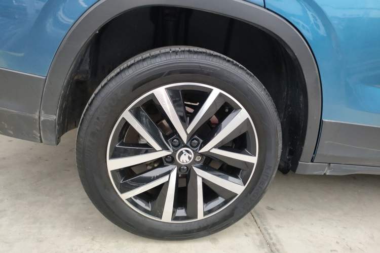 Used Skoda Kamiq 2022 1.5L Automatic Comfort Edition Right Rear Wheel Hub