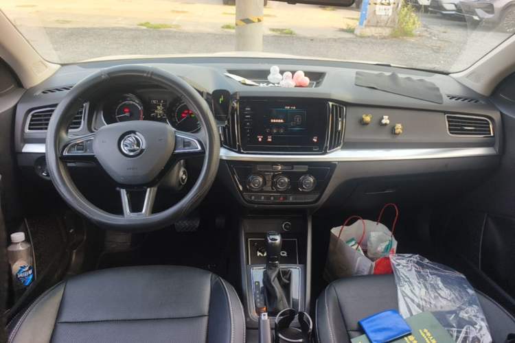 Used Skoda Kamiq 2022 1.5L Automatic Comfort Edition Center Console