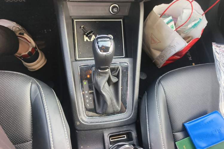Used Skoda Kamiq 2022 1.5L Automatic Comfort Edition Gear Lever