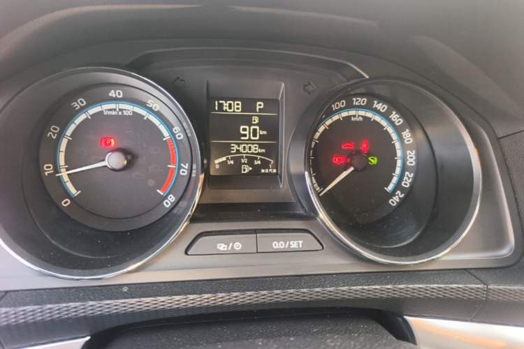 Used Skoda Kamiq 2022 1.5L Automatic Comfort Edition Odometer Close Up