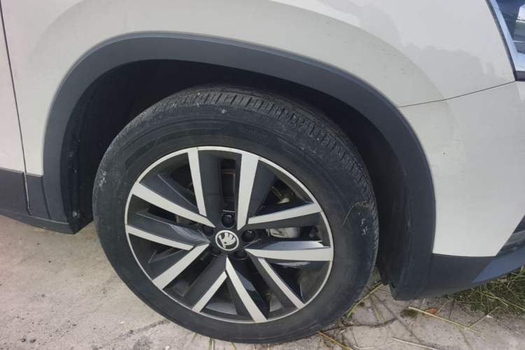 Used Skoda Kamiq 2022 1.5L Automatic Comfort Edition Right Front Wheel Hub