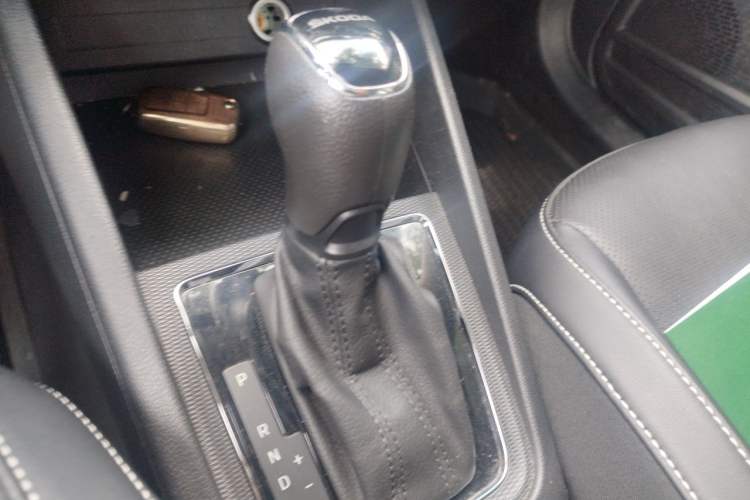 Used Skoda Kamiq 2022 1.5L Automatic Comfort Edition Gear Lever