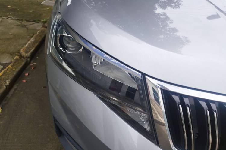 Used Skoda Kamiq 2022 1.5L Automatic Comfort Edition Right Front Headlight