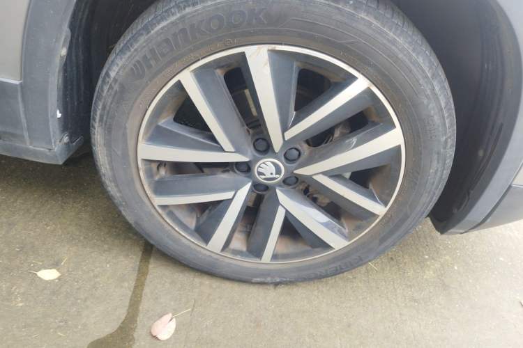Used Skoda Kamiq 2022 1.5L Automatic Comfort Edition Right Front Wheel Hub