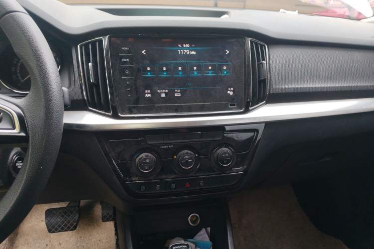 Used Skoda Kamiq 2022 1.5L Automatic Comfort Edition Audio And AC Panel