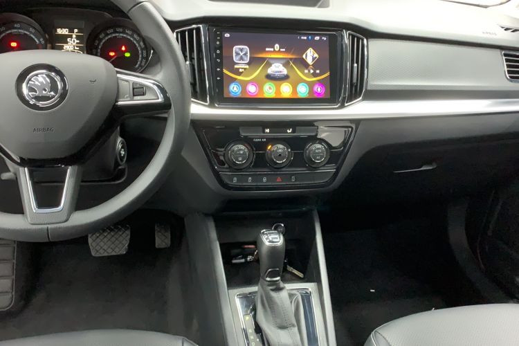 Used Skoda Kamiq 2022 1.5L Automatic Comfort Edition Audio And AC Panel
