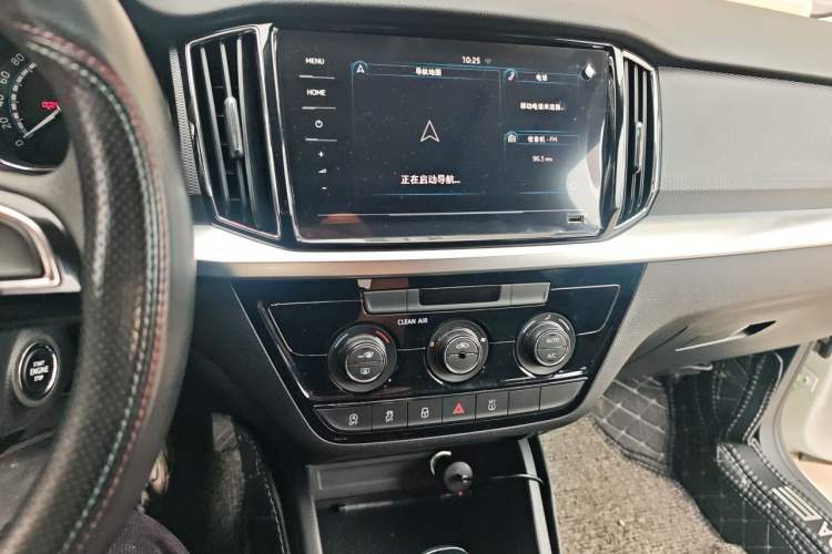 Used Skoda Kamiq 2022 1.5L Automatic Comfort Edition Audio And AC Panel