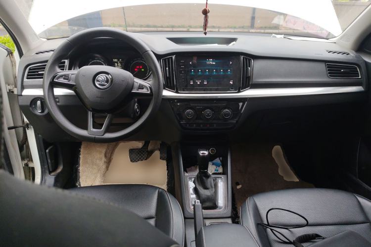 Used Skoda Kamiq 2022 1.5L Automatic Comfort Edition Center Console