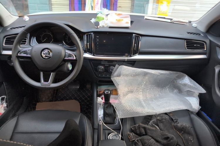 Used Skoda Kamiq 2022 1.5L Automatic Comfort Edition Center Console